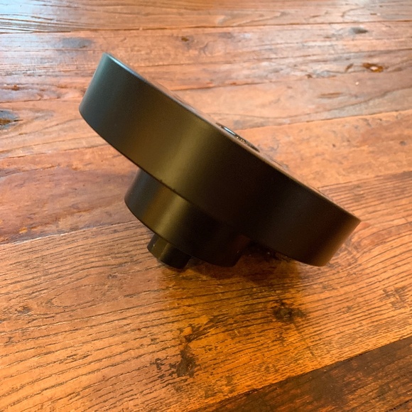 New Delta Matte Black 1.75 GPM Contemporary Showerhead - Picture 2 of 2